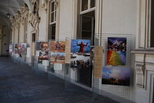 Mostra Cammini tra cielo e terra Mostra Cammini tra cielo e terra esposta a Torino (Cortile del Seminario Arcivescovile)