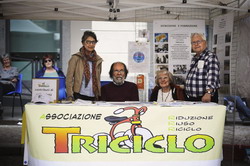 il nostro stand con alcuni volontari il nostro stand