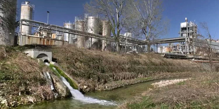 Azienda chimica Miteni di Trissino . Vicenza Azienda chimica Miteni di Trissino . Vicenza
